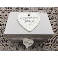 Personalisierte Erinnerungsbox Im Shabby Chic Stil in Erinnerung An Ehemann Geliebte Eine Frau Freundin Oder Jeden Namen Verlust Trauer von SCPLTD