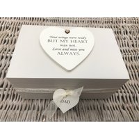 Personalisierte Shabby Chic Memory Box.. Trauerfall.. in Of A Loved One Dad Father Or Any Name You Would Like Grandad Nanna Etc Personalisierte Shabby Chic Memory Box.. Trauerfall.. in Of A Loved One Dad Father Or Any Name You Would Like Grandad Nanna Etc von SCPLTD