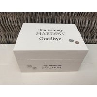Shabby Chic Personalisiert in Erinnerung An Eine Geliebte Mum ~ Mutter Mam Mom Mummy Oder Person Jeder Name Memory Box Trauerfall Verlust Shabby Chic Personalisiert in Erinnerung An Eine Geliebte Mum ~ Mutter Mam Mom Mummy Oder Person Jeder Name Memory Box Trauerfall Verlust von SCPLTD