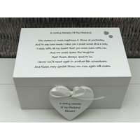 Shabby Chic Personalisierte Erinnerungsbox ~ in Erinnerung An Ehemann Oder Frau/Tochter Sohn Mama Papa Jeder Name Trauer Trauer Shabby Chic Personalisierte Erinnerungsbox ~ in Erinnerung An Ehemann Oder Frau/Tochter Sohn Mama Papa Jeder Name Trauer Trauer von SCPLTD