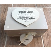 Shabby Chic Personalisiertes Geschenk in Erinnerung An Eine Geliebte Tochter Irgendeinen Namen .. Memory Box Trauerfall Verlust Großtante Shabby Chic Personalisiertes Geschenk in Erinnerung An Eine Geliebte Tochter Irgendeinen Namen .. Memory Box Trauerfall Verlust Großtante von SCPLTD