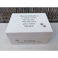 Shabby Chic Personalisiertes Geschenk in Erinnerung An Einen Geliebten Menschen Tochter ~ Verlust Von Baby Kind Sohn Irgendein Name .. Memory Box von SCPLTD