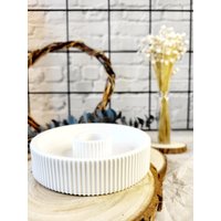 Schlichter, Geriffelter Kerzenständer Für Tafel - Stabkerzen Weiß | Kerzenhalter Kerzenleuchter Kerzenteller Nordisch Hygge Scandi Schlichter, Geriffelter Kerzenständer Für Tafel - Stabkerzen Weiß | Kerzenhalter Kerzenleuchter Kerzenteller Nordisch Hygge Scandi von SDSchoeneDinge