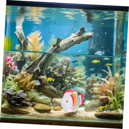 SEWOART Handbemalte Farbenfrohe Keramik-fischstatue Schwimmende Aquarium-Dekoration mit Gestreiften Details Lebensechte Fischfigur für Teich Aquarium und Feengarten Zubehör von SEWOART