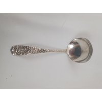 20. Jahrhundert Stieff Sterling Silber Repousse Rose Creme Ladle von SGalleryLtd