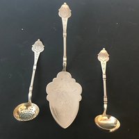 3 Stück Nils Klemetsen 830 Silber Servierstücke, Norwegen. Torten Und Zwei Kellen 3 Stück Nils Klemetsen 830 Silber Servierstücke, Norwegen. Torten Und Zwei Kellen von SGalleryLtd