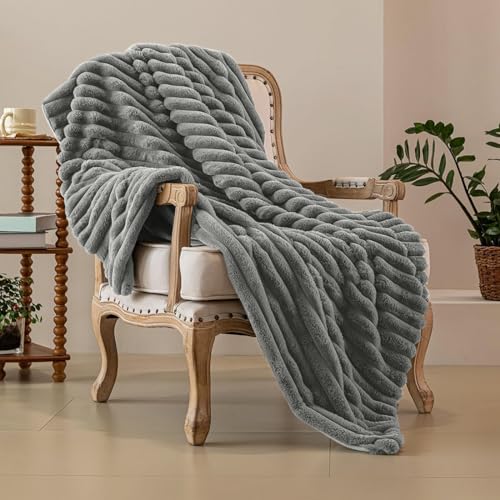 Kuscheldecke Kaninchen Plüsch Decke Super Soft Wohndecke Dick 540 G/M² Flanell Decke Couchdecke Warme Überwurfdecke Sofadecke Vielseitig Blanket Für Bett Sofa Schlafzimmer Büro Dunkelgrau 130 x 160cm von SHANNA