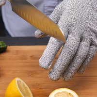 Safe gloves : Ein Paar schnittfeste Handschuhe zum Kochen, Gärtnern oder Basteln. von SHOP-STORY