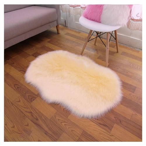SHTGOI Kunstfell Teppich Plüsch Lammfellimitat Teppich Faux Fell Bettvorleger mit Anti-Rutsch Hirschleder-Samt Wollteppich Flauschige Sofa Matte für Wohnzimmer,Schlafzimmer 40 * 60cm Beige von SHTGOI