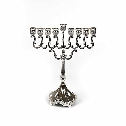 Eine Klassische Chanukkia (BZW. der Chanukkaleuchter) aus Messing in Silber, 9 Armen. Höhe - 27,5 cm, Breite - 22,5 cm. Aus Israel von SHUCK24