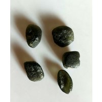 66 Karat 5 Stück Viel Moldavit Rohstein Lose Heilkraft 66 Karat 5 Stück Viel Moldavit Rohstein Lose Heilkraft von SIGECrafts