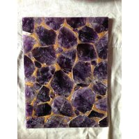 Lila Amethyst Platte Goldene Epoxy Tischplatte Oder Schneidebrett Lila Amethyst Platte Goldene Epoxy Tischplatte Oder Schneidebrett von SIGECrafts
