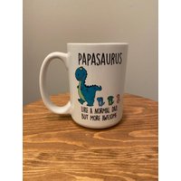 Papasaurus Becher, Papa Benutzerdefinierte Becher Geschenk, Geburtstagsgeschenk, Dinosaurier Vatertag Opa Großeltern Geschenk von SIGNSbyKW