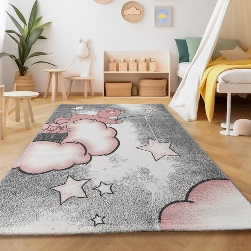 Teppich Kinderzimmer Bär-Himmel Wolken Sterne Design Kurzflor Kinderteppich mädchen Spielteppich Modern Design Babyzimmer Teppiche für Junge und Mädchen Extra Weich 120 x 170 cm von SIMPEX