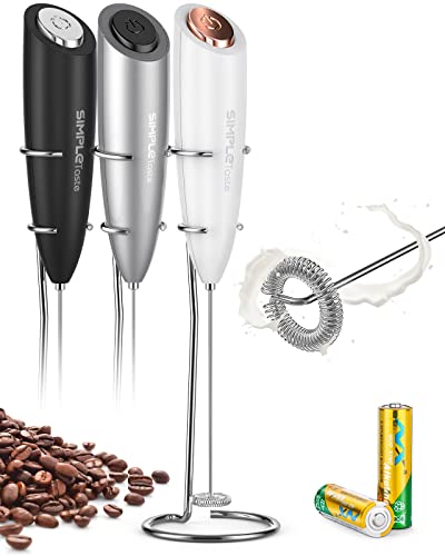 SIMPLETASTE Milchaufschäumer Handheld Batteriebetriebener Elektrischer Schaumbereiter, Getränkemixer mit Edelstahl-Schneebesen und Ständer für Cappuccino, Kugelsicherer Kaffee, Latte von SIMPLETASTE