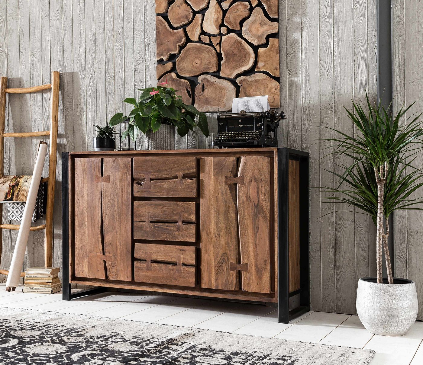 SIT Sideboard Live Edge, aus Akazienholz, markante Baumkanten in der Front, in zwei Breiten von SIT