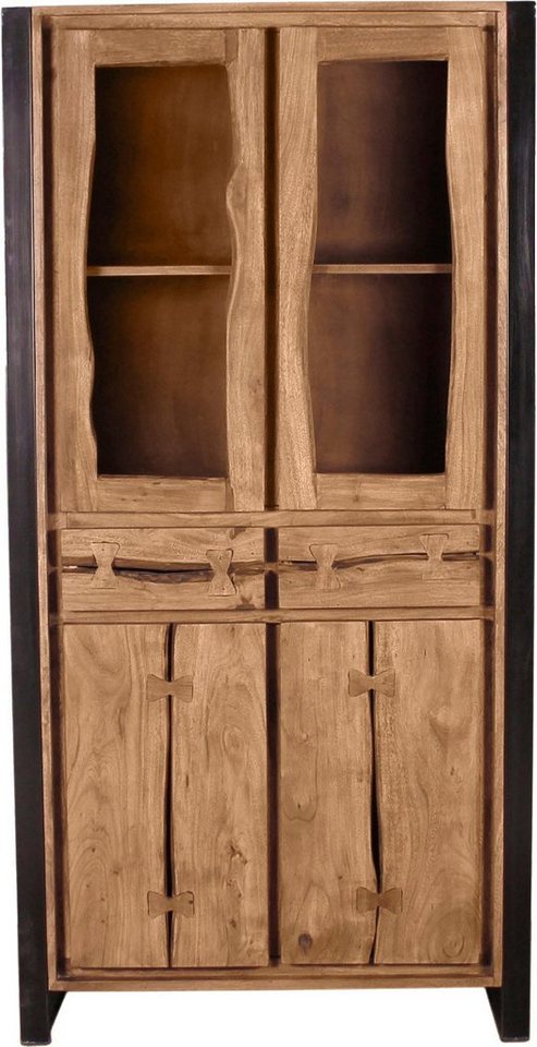 SIT Vitrine Live Edge aus Akazienholz, mit markanten Baumkanten in der Front von SIT