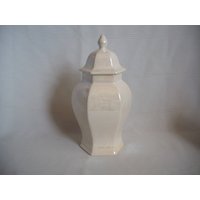 Mittelgroße Hex-Förmige Keramikurne/Perlmutt von SKCeramics