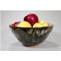 Große Schwarz-Weiß-Braune Steinzeug Schale Mit Außergewöhnlicher Hasenfell-Glasur Große Schwarz-Weiß-Braune Steinzeug Schale Mit Außergewöhnlicher Hasenfell-Glasur von SKWebsterPotteryLab
