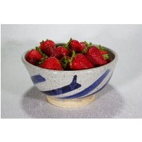 Kleine Graue Steinzeug Schüssel Mit Kobalt-Dekoration von SKWebsterPotteryLab