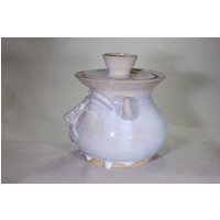 Weird Alfred Electric Blue Steingut Keksdose von SKWebsterPotteryLab