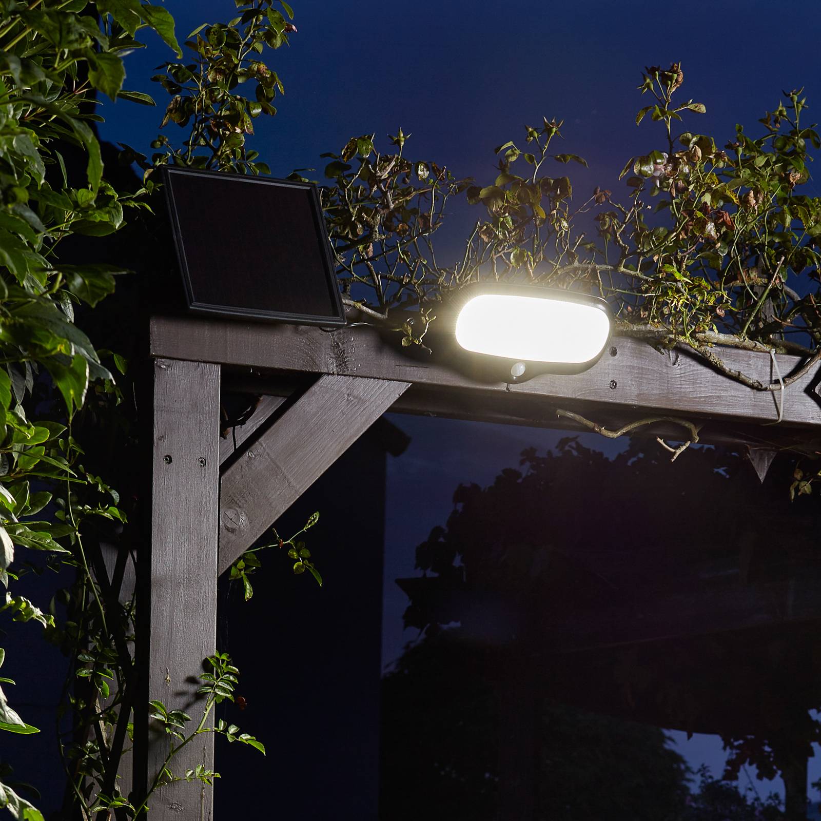LED-Solar-Wandleuchte Flood Light mit Sensor von SMART GARDEN