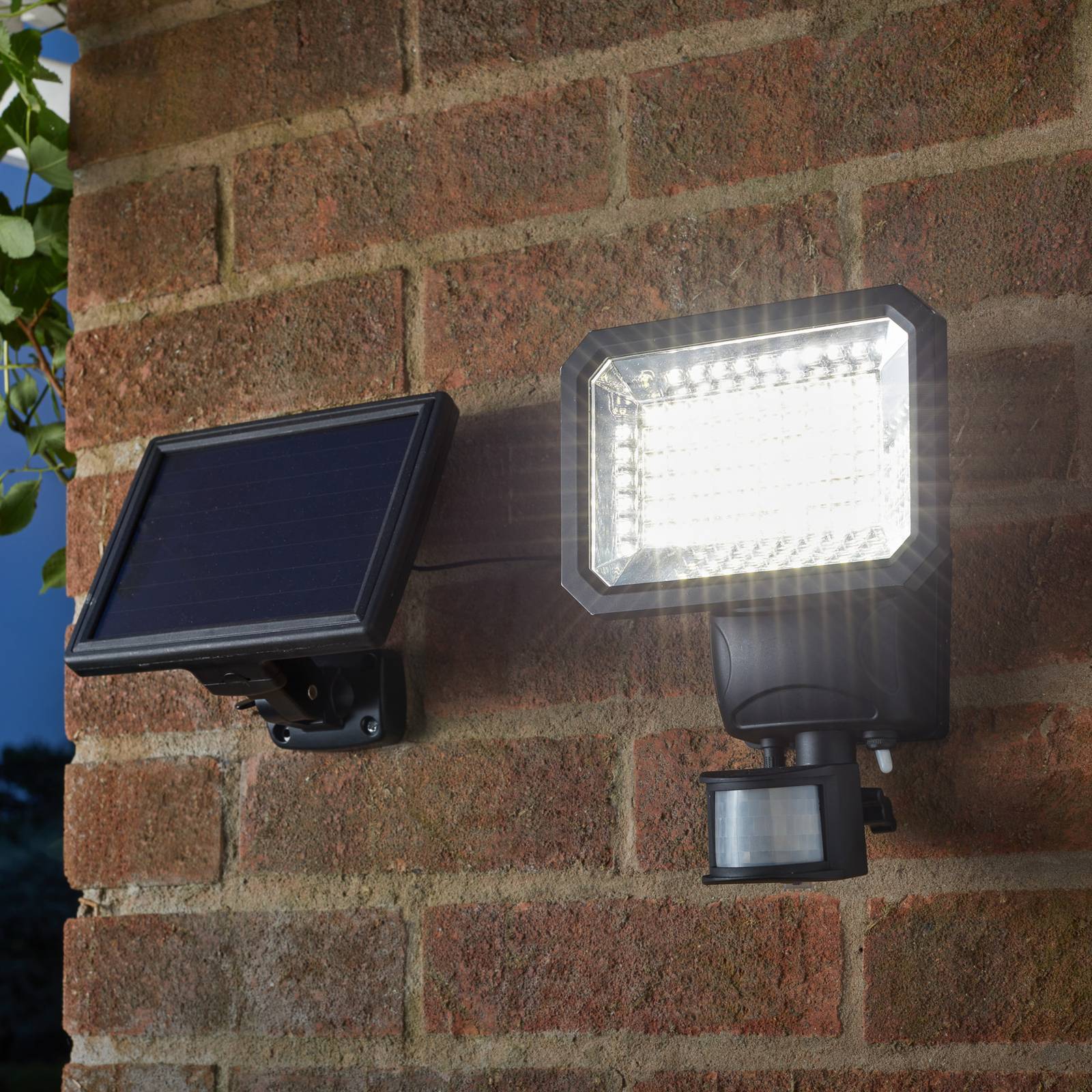 LED-Solar-Wandleuchte Millenium mit Sensor von SMART GARDEN