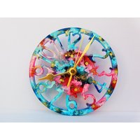 Farbenvielfalt Original Uhr, 14, 5 cm Stille Resin Wanduhr, Schwungzeiger. Schöne Und Funktionale Moderne Kunst. Öko-Verpackungsoption Farbenvielfalt Original Uhr, 14, 5 cm Stille Resin Wanduhr, Schwungzeiger. Schöne Und Funktionale Moderne Kunst. Öko-Verpackungsoption von SMArtistStudio