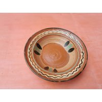 Alte Antike Primitive Redware Keramik Glasierte Tasse Schüssel Teller Handgemacht von SMELLOFVINTAGETOOLS