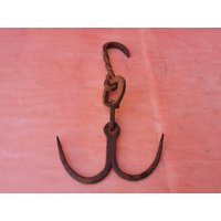 Alter Antiker Primitiver Handgeschmiedeter Hakenaufhänger Stark Aus Dem 19.jh von SMELLOFVINTAGETOOLS