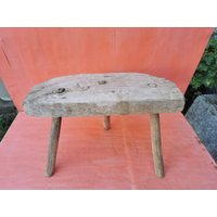 Antikes Primitiv Altes Handgeschnitztes Stuhl Stativ Aus Holz von SMELLOFVINTAGETOOLS