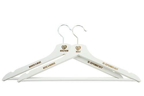 Kleiderbügel Set (2 Stück) - Hochzeit Set Braut Bräutigam - in weiß oder braun - Geschenk Trauzeuge Trauzeugin - Verschiedene Motive & Schriftarten (weiß) von SNEG