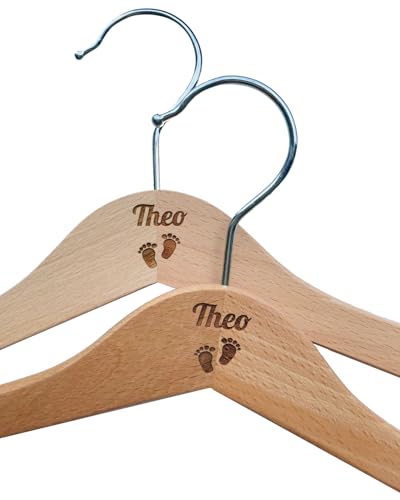 Kinderkleiderbügel 2er-Set aus Holz mit persönlicher Gravur; Kleiderbügel für Kinder und Babys persönlich gravieren Lassen von SNEG