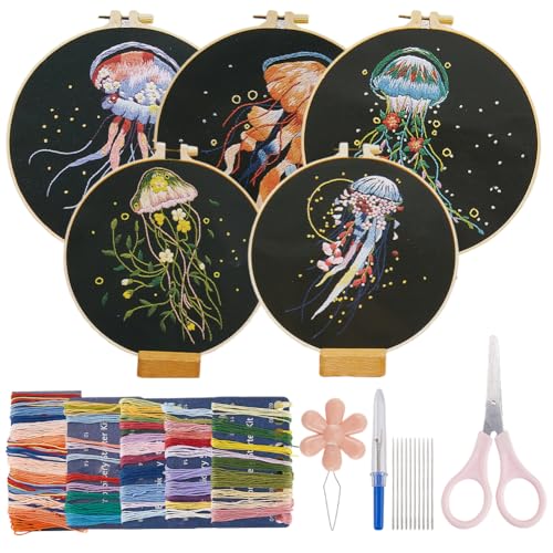 SOFPLATE 5 Stickset Set Mit Quallenmustern Farbenfrohen Meerestieren Mit 1 Stickrahmen Und Farbigen Fäden Nadeln Stickarbeiten Gestempeltes Kreuzstich Set Für Anfänger Und Erwachsene von SOFPLATE