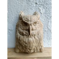 Eulenkopf Aus Holz Geschnitzt Und Verziert von SOHOWOODCZ