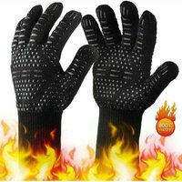 Ein Paar FlkwoH Grillhandschuhe, die Hitze bis zu 800 °C standhalten. Diese universellen Ofenhandschuhe sind rutschfest und perfekt für den Einsatz von SOLEIL