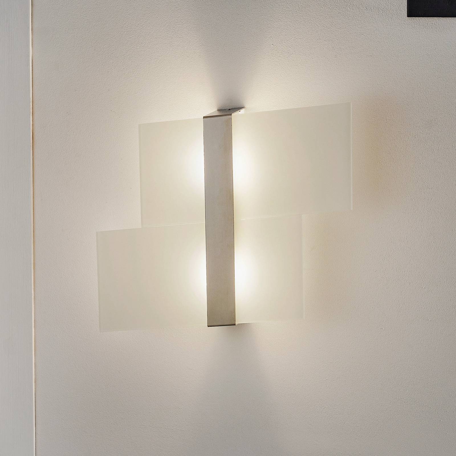 Wandlampe Shifted, zwei Glas-Abschnitte, verchromt von SOLLUX LIGHTING