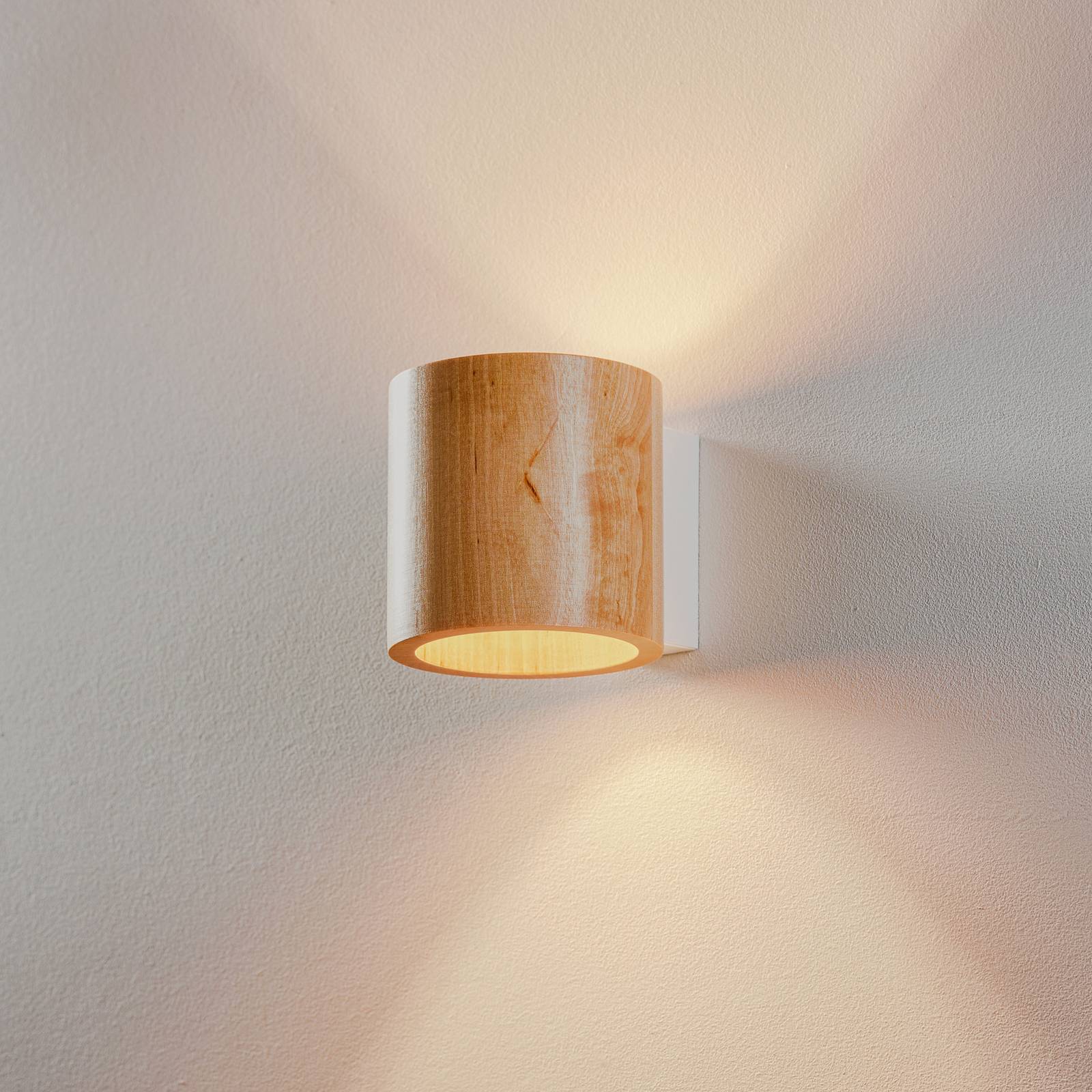 Wandleuchte Ara als Zylinder aus Holz von SOLLUX LIGHTING