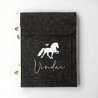 Equidenpasshülle Design "Isländer #5 + Name" | Anthrazit Oder Hellgrau Geschenk, Geschenkidee, Pferd, Pferdemädchen, Isländer, Islandpferd Equidenpasshülle Design "Isländer #5 + Name" | Anthrazit Oder Hellgrau Geschenk, Geschenkidee, Pferd, Pferdemädchen, Isländer, Islandpferd von SOLLYOnlineShop