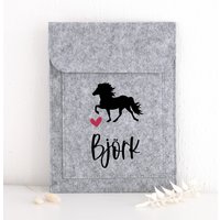Equidenpasshülle Mit Name Für Pferde-Pass Als Geschenk Reiter Und Pferd | Personalisierte Pferdepass-Hülle |Mit Islandpferd & Wunschtext Equidenpasshülle Mit Name Für Pferde-Pass Als Geschenk Reiter Und Pferd | Personalisierte Pferdepass-Hülle |Mit Islandpferd & Wunschtext von SOLLYOnlineShop