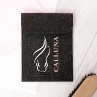 Equidenpasshülle Mit Name Für Pferde-Pass Als Geschenk Reiter Und Pferd | Personalisierte Pferdepass-Hülle Pferdekopf & Wunschtext Equidenpasshülle Mit Name Für Pferde-Pass Als Geschenk Reiter Und Pferd | Personalisierte Pferdepass-Hülle Pferdekopf & Wunschtext von SOLLYOnlineShop