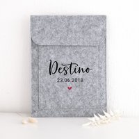 Equidenpasshülle Mit Name Für Pferde-Pass Als Geschenk Reiter Und Pferd | Personalisierte Pferdepass-Hülle & Geburtsdatum Equidenpasshülle Mit Name Für Pferde-Pass Als Geschenk Reiter Und Pferd | Personalisierte Pferdepass-Hülle & Geburtsdatum von SOLLYOnlineShop