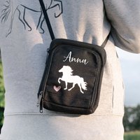 Mini-Tasche Für Geldbeutel & Handy Personalisiert | Design "Isländer #1" Mit Wunschtext Geschenk, Pferd, Pferdemädchen, Islandpferd Mini-Tasche Für Geldbeutel & Handy Personalisiert | Design "Isländer #1" Mit Wunschtext Geschenk, Pferd, Pferdemädchen, Islandpferd von SOLLYOnlineShop