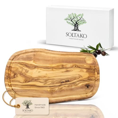 SOLTAKO Steakbrett aus Olivenholz, großes Käsebrett, handgefertigte Servierplatte, Holzharcuterie-Brett, rustikales Schneidebrett mit Saftrille, Küchenzubehör (1, 15-17 Zoll) von SOLTAKO