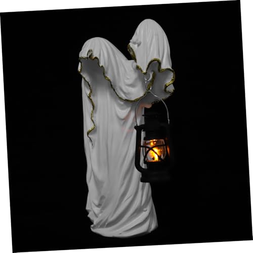 SOLUSTRE Geisterhafte Halloween Deko Figur aus Robustem Resin mit Beleuchteter Laterne Mystischer Schwarzgewandeter Gespensterzauberer für Tisch Regal und Party Gruselatmosphäre von SOLUSTRE