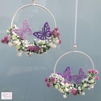 2Er Set Fensterdeko Schmetterlinge I Weiße Metallringe Mit Kunstblumen Haltbare Hängende Sommerdeko in Weiß & Lila 2Er Set Fensterdeko Schmetterlinge I Weiße Metallringe Mit Kunstblumen Haltbare Hängende Sommerdeko in Weiß & Lila von SOLYVEshop