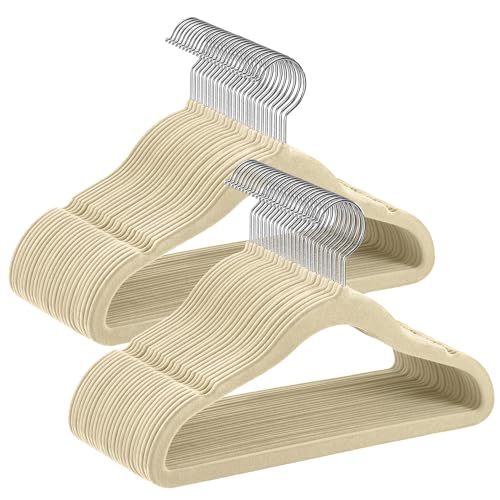 SONGMICS Kinderkleiderbügel, 50er Set Kleiderbügel Kinder, Baby-Kleiderbügel, Bügel Samt, 360° drehbarer Haken in Silber, platzsparend, rutschfest, für Kleiderschrank, sandbeige CRF027K05 von SONGMICS