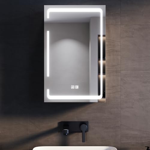 SONNI LED Spiegelschrank Bad und Steckdose 60 x 38 cm, Metall Spiegelschrank mit Touch-Schalter, 3 Lichtfarben + Defogging, Kabelloses Scharnier Design Weiß Badezimmer Medizinschrank von SONNI
