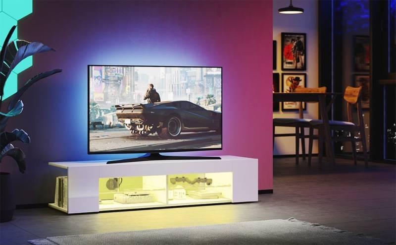 SONNI TV-Schrank TV Lowboard Breite 135cm Weiß Hochglanz mit LED Beleuchtung mit Glasböden, Unterschrank, für Wohnzimmer, TV-Kommode, Fernsehschrank von SONNI