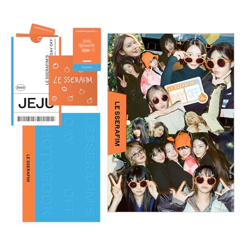 SOURCE MUSIC Ent. LE SSERAFIM - [LE SSERAFIM's DAY OFF IN JEJU PHOTOBOOK] Photobook + Photo Card + Behind Folding Card + Envelope + 2 Pin Button Badges + 4 Extra Photocards von SOURCE MUSIC Ent.
